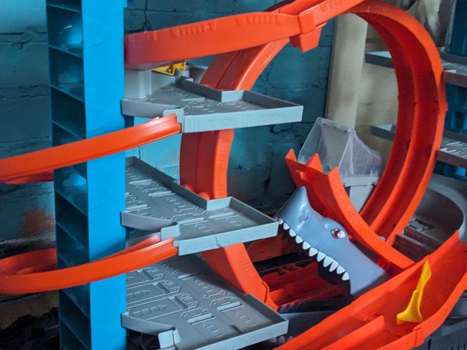 Хот Вилс Ультимейт гараж с Акулой Hot Wheels City Ultimate Garage хот