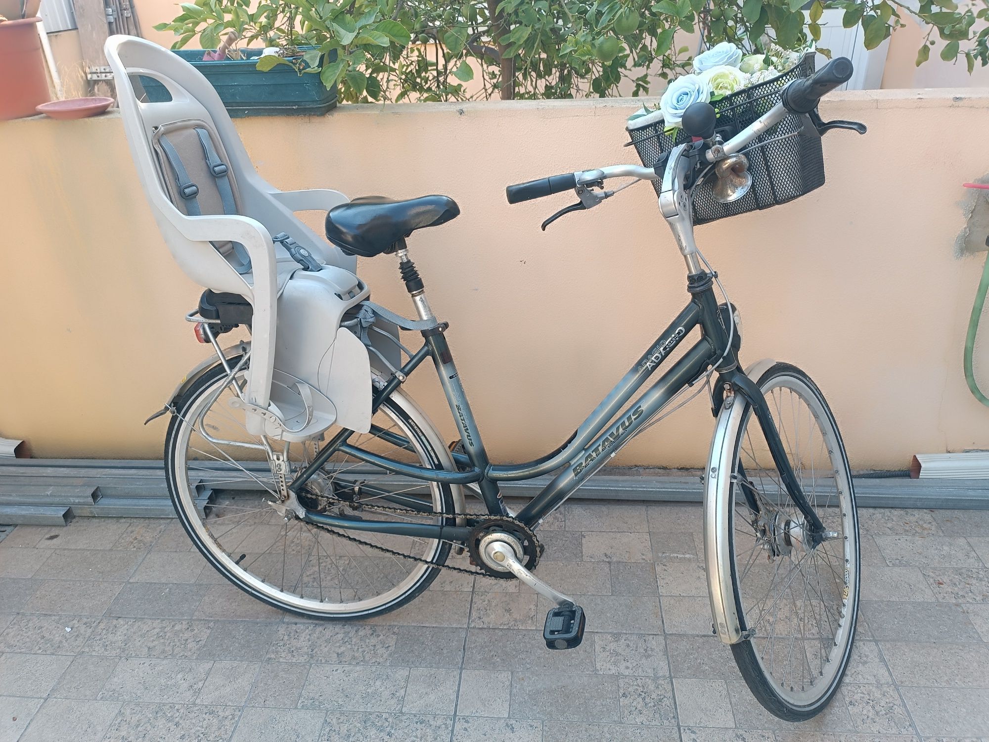 Bicicleta Urbana Batavus com Cadeirinha Infantil – Pronta para Usar