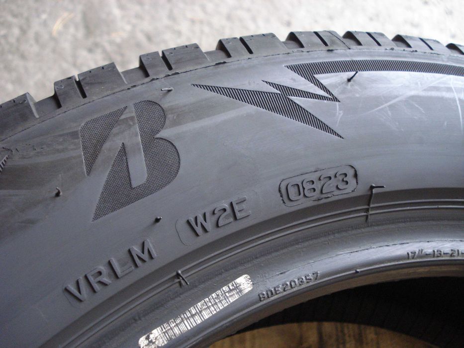 Bridgestone Blizzak LM005  215/55 r 17  2 - sztuki zimowe 2023 rok