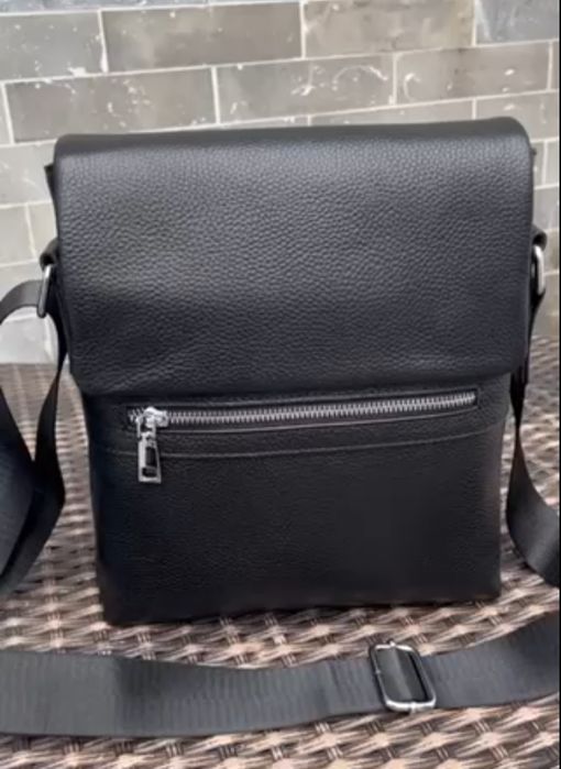 Чоловіча шкіряна сумка через плече з зовнішньою кишенею