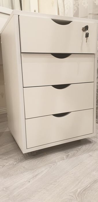 Продам візажний стіл +тумба +крісло