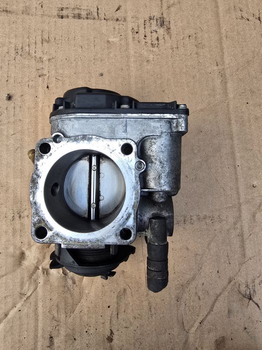 Дросельна заслонка Audi Skoda Golf 4 Bora 1.6 AKL  06A103064J