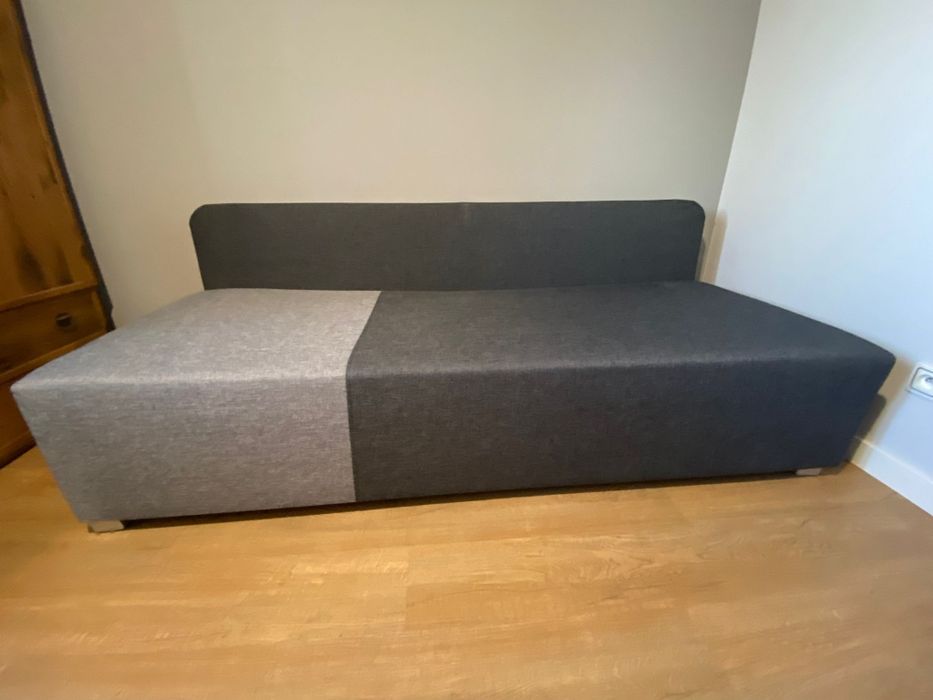 SPRZEDAM Sofę rozkładaną do wersji łóżka + [poduszki 4)