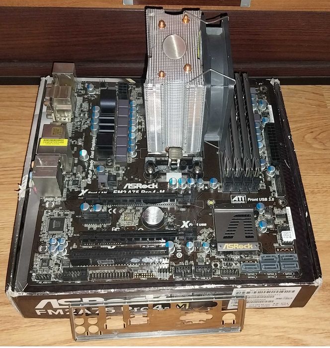 ASRock FM2A75M Pro4-M / AMD A10 6800K 4x4,1GHz / Kingston HyperX 16GB