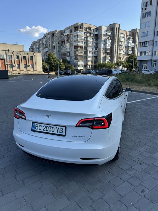 Tesla Model 3 2020p