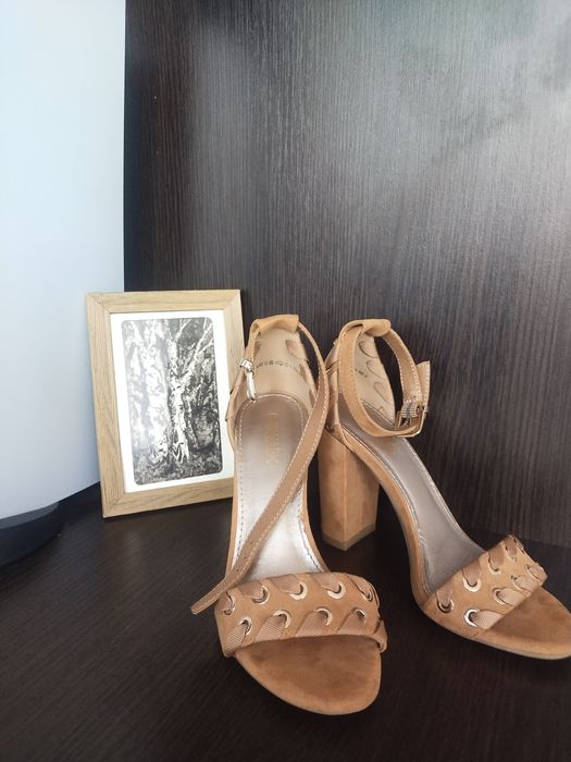 Босоніжки 36 розмір 9 см