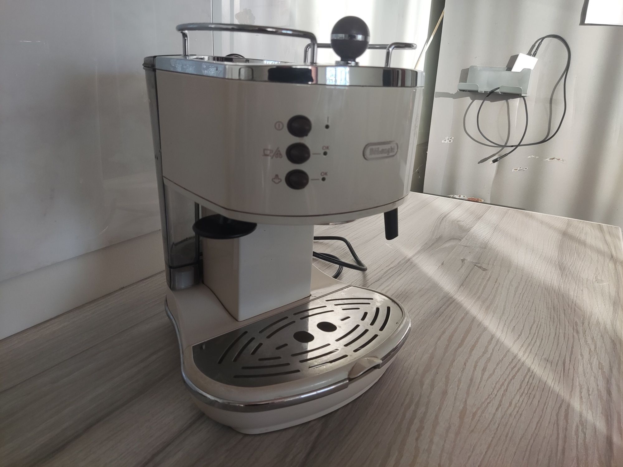 Рожковая кофемашина Delonghi Icona