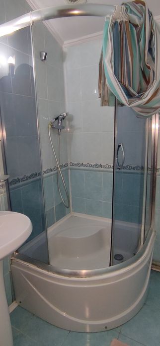 Душові бокси б/у