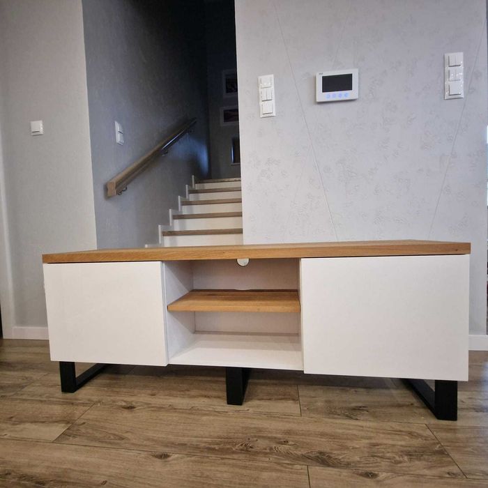 Szafka rtv wykonana na zamówienie