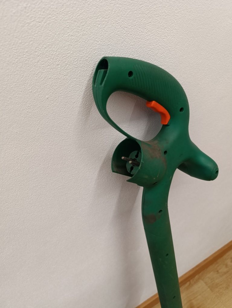 Roçadeira elétrica black decker