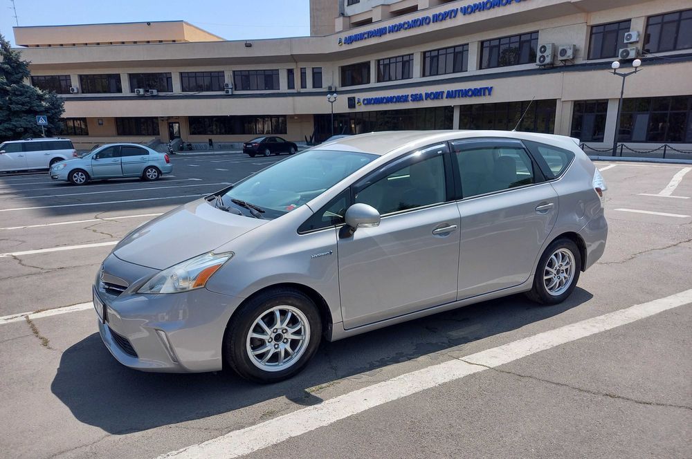 Toyota Prius V универсал 2014