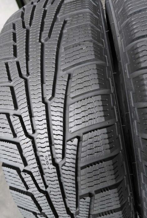 Зимові шини бу 215/60R16 Nokian Nordman RS2