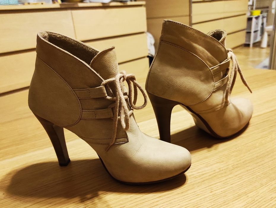 Botki  roz.37,na obcasie 10 cm, wiązane- skóra