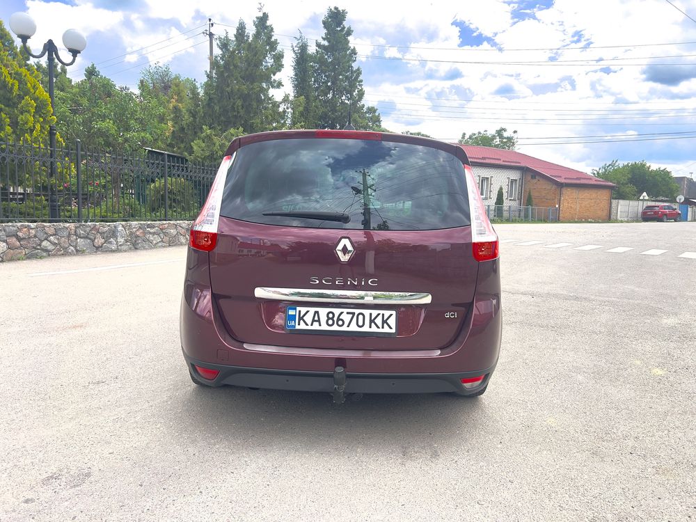 Продам Renault Grand Scenic 2012