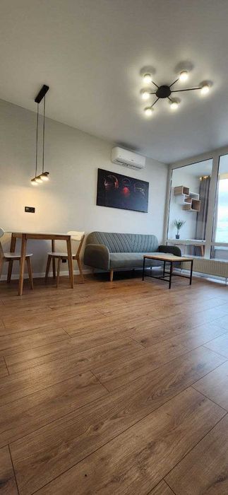 Продам 1к простору квартиру в ЖК Варшавський дизайнерський ремонт