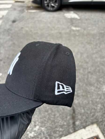 Boné New Era curvo Black ajustável