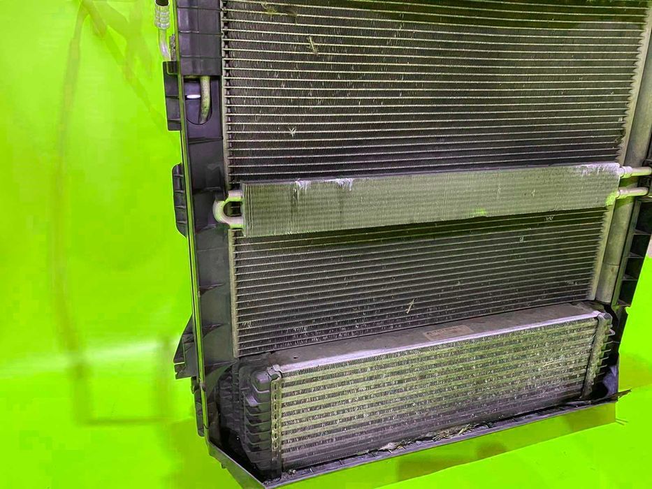 Радиатор БМВ Х5 Е70 Ф15 основной кондиционера интеркуллера BMW X5 E70