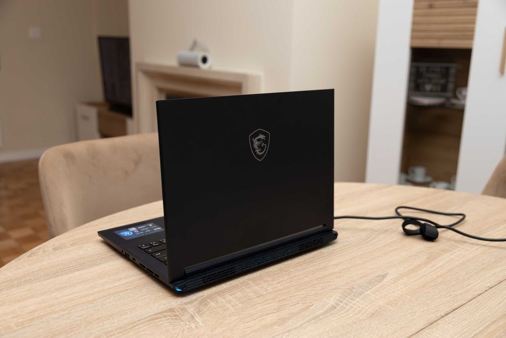 Portátil MSI 14" Stealth 14 AI Studio (I9 Ultra | RTX 4070 | 32GB RAM)