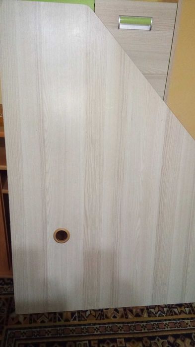 Duże biurko komputerowe do złożenia