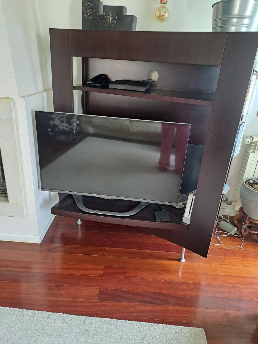 Movel TV com pernas em inox