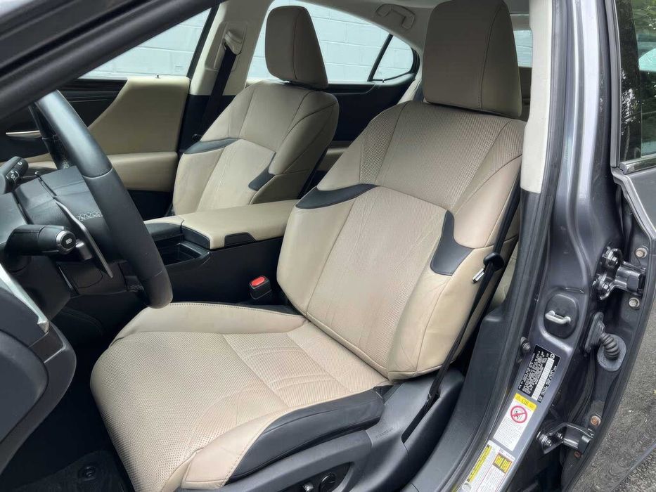 Lexus ES 350 Luxury      2019