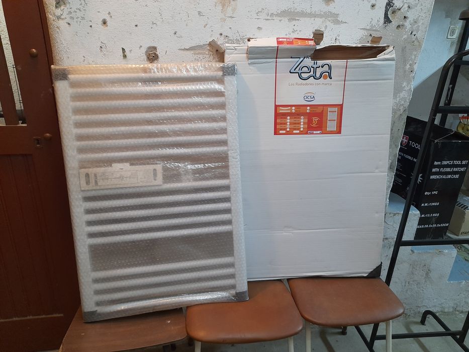 Radiador novo seca toalhas de aquecimento central novo