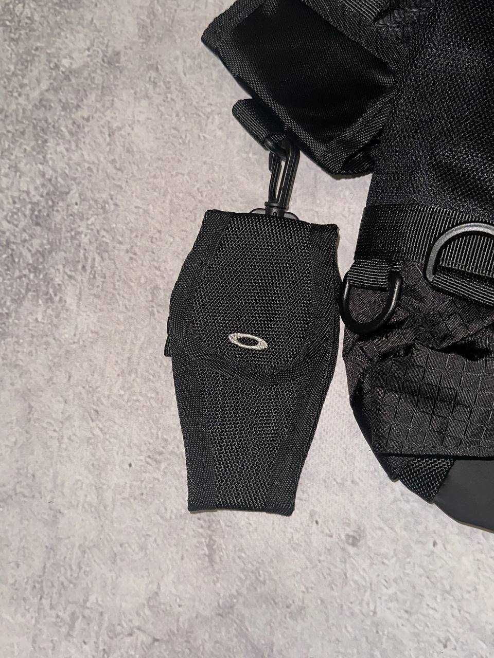 oakley sling bag