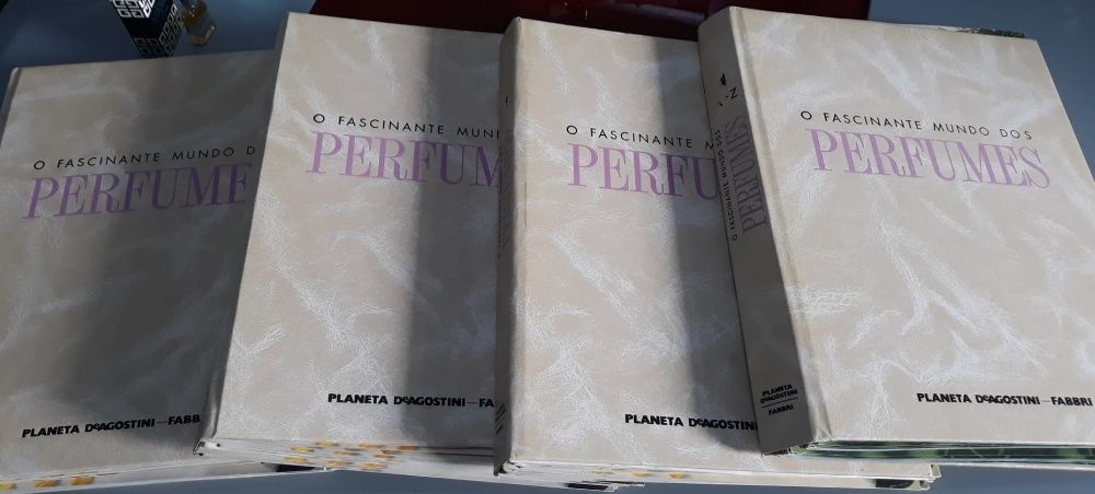 Coleção perfumes em miniatura