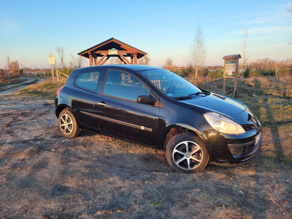 Renault clio 3 1.2 16v 8lat w jednych rękach