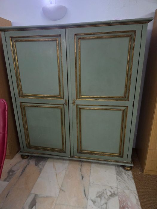 Roupeiro lacado a verde teka