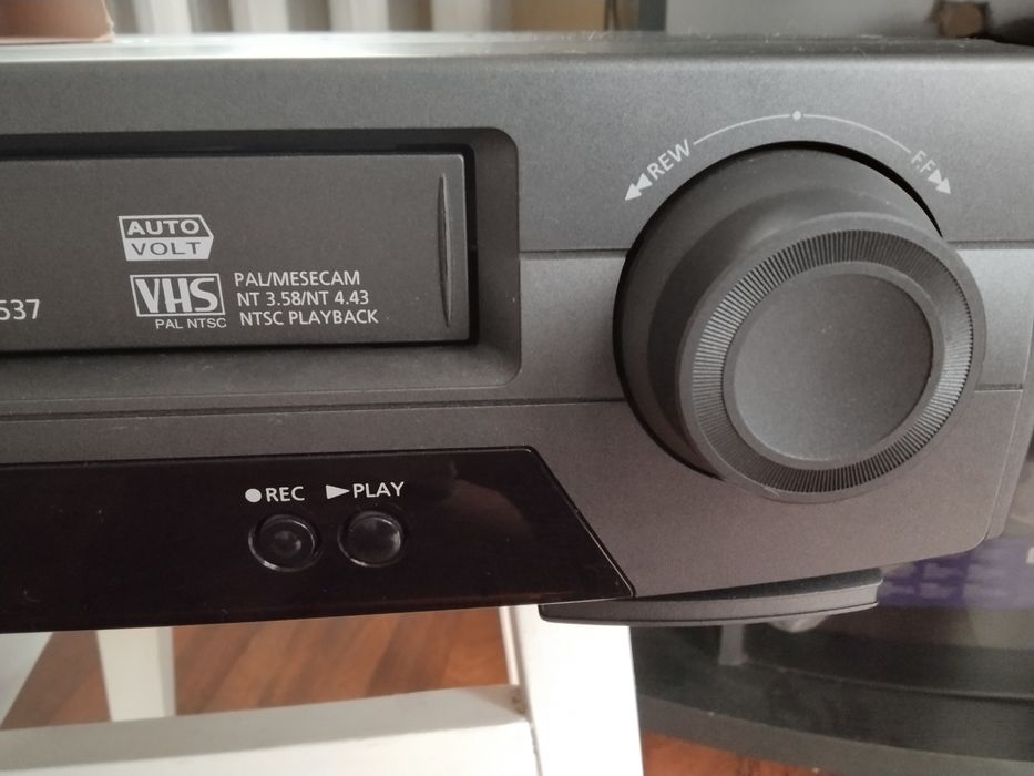 Видеомагнитофон SAMSUNG SVR-537. Пульт, кассеты.