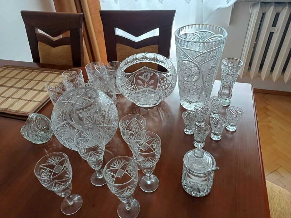 Sprzedam flakon,szklanki,kieliszki,cukiernica,koszyczek mały i dużyitd