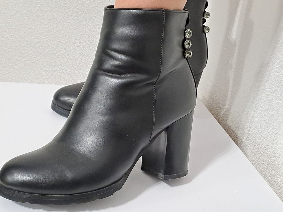 Шкіряні ботінки жіночі