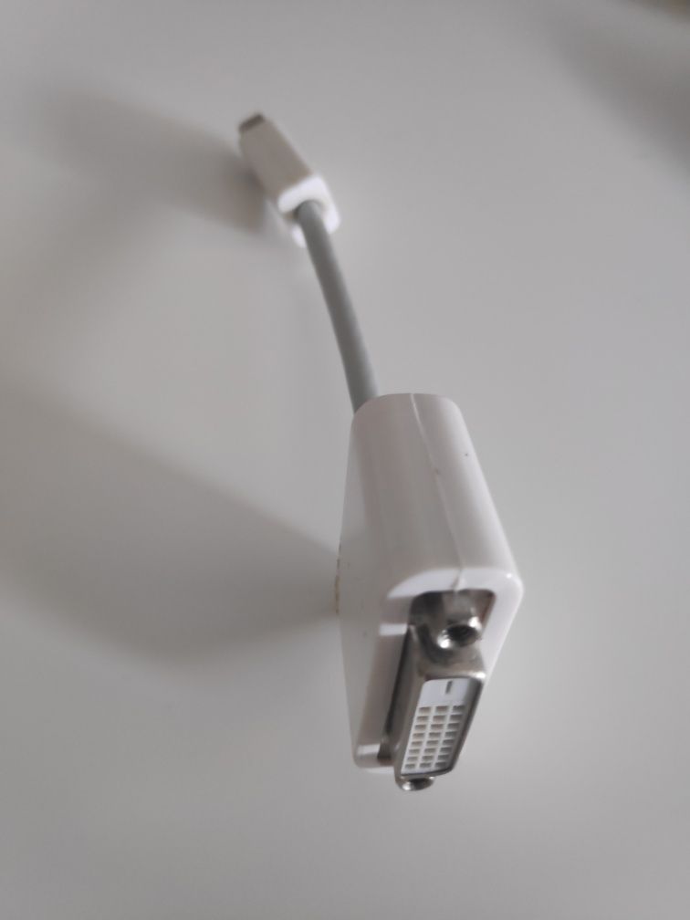 Macbook White + adaptador dvi