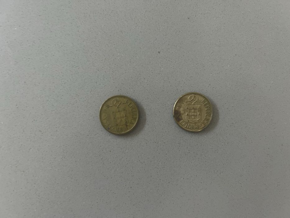 Moedas de 5 e 10 Escudos