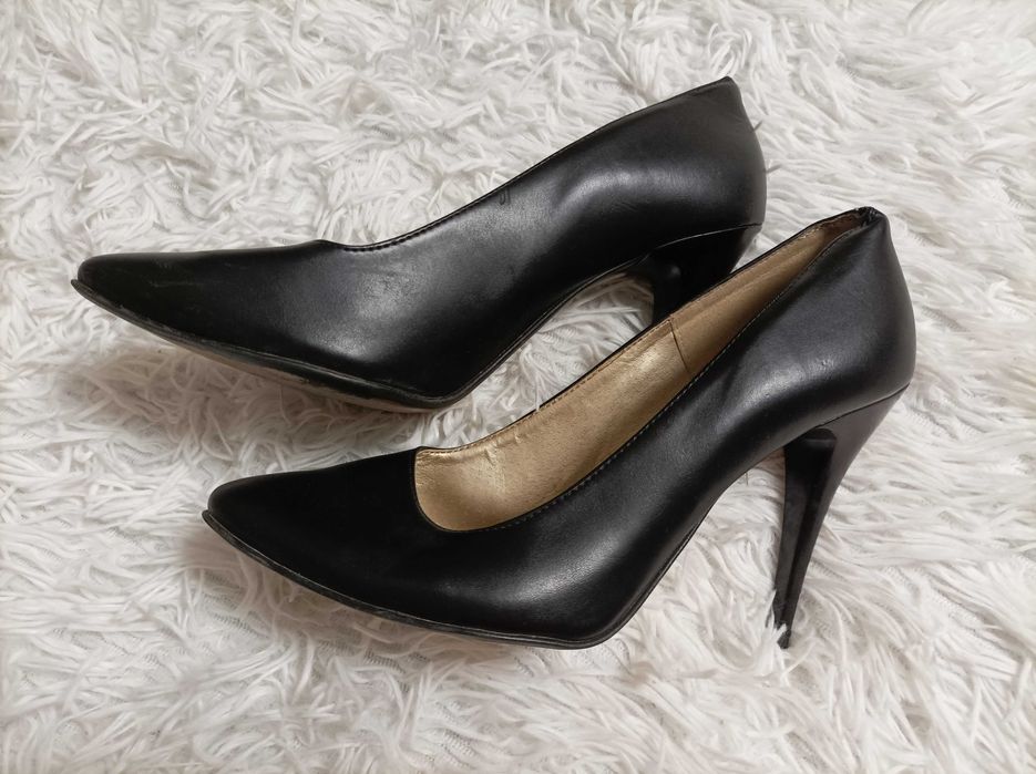 Czarne szpilki rozm. 39