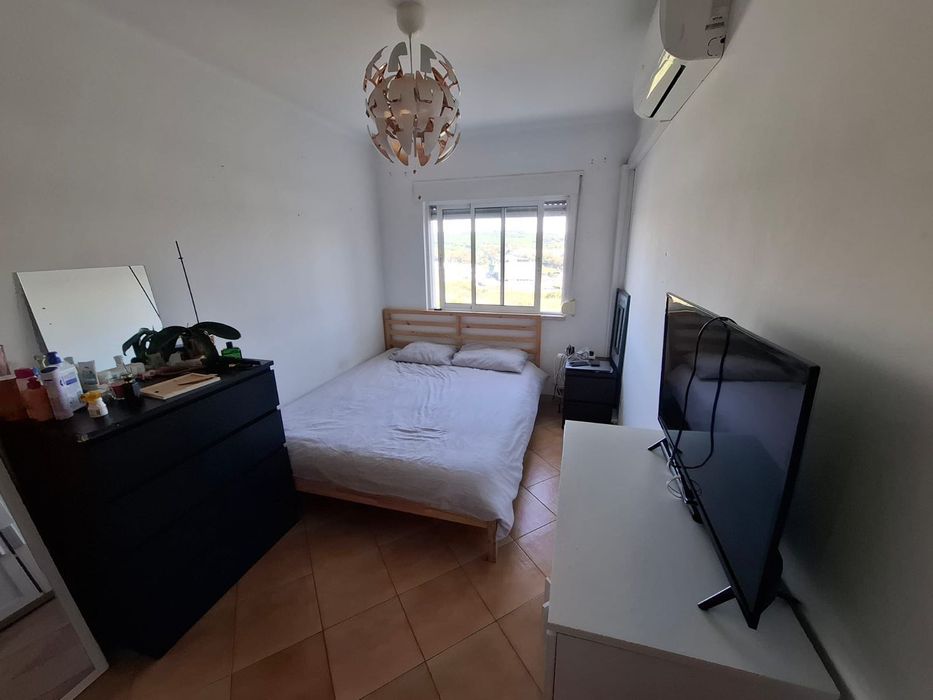 Aluga-se quarto Carnaxide