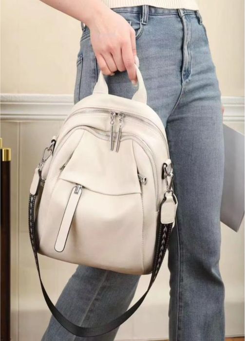 Сиильний жіночий рюкзак в кольорах