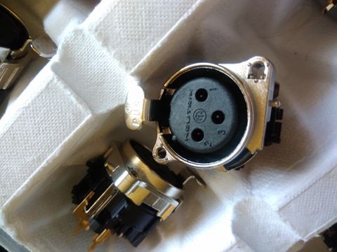 Ficha Neutrik NC3 FA/FB XLR Fêmea / Female Audio, DMX, Socket Plug