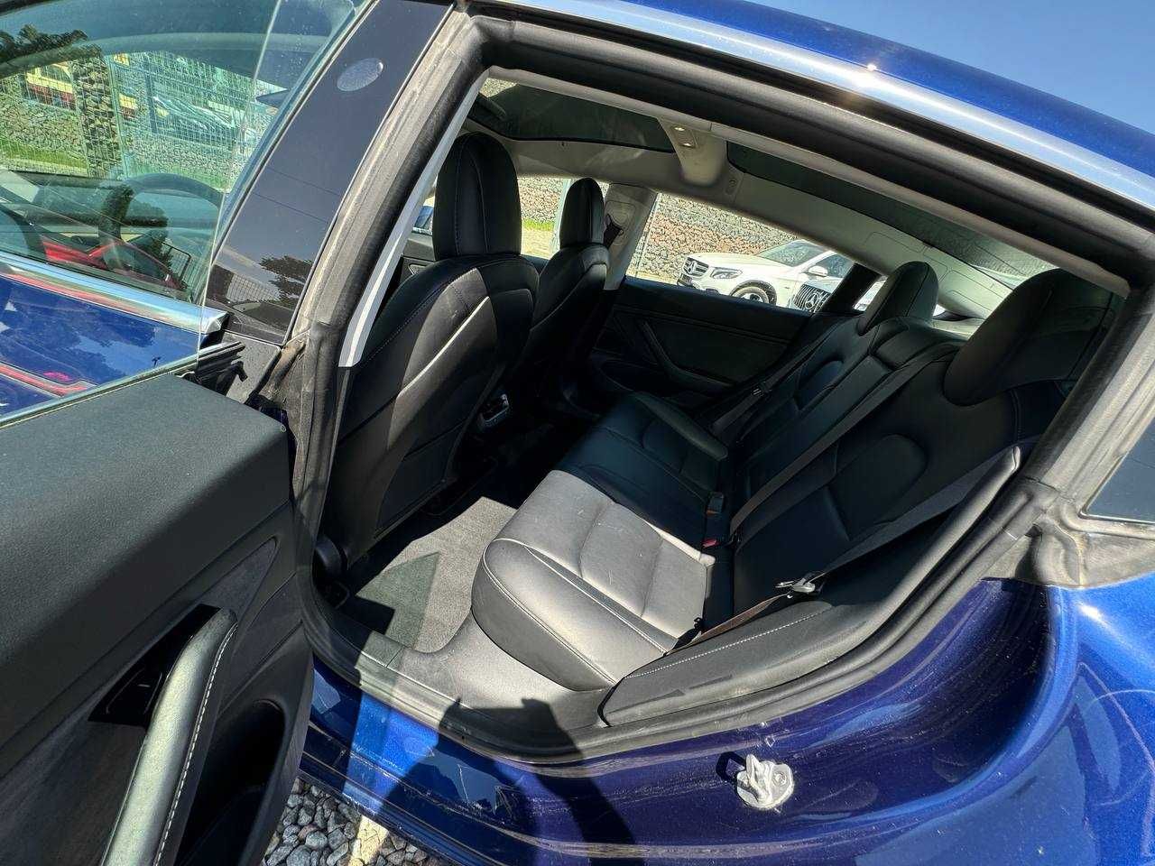 Авто Tesla Model 3 2018