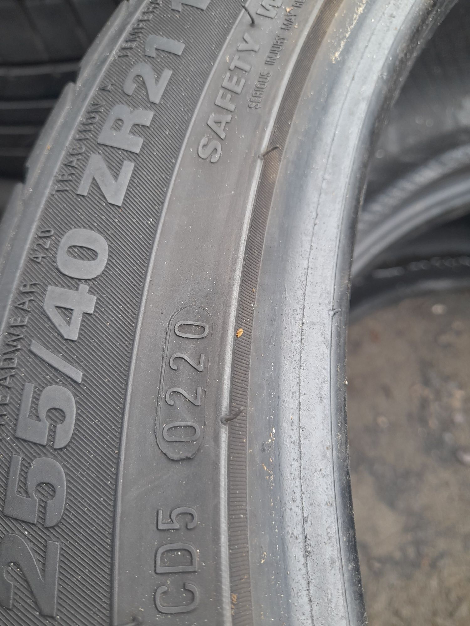 Opony używane 255/40/21 kumho 2x5.5 mm 2020