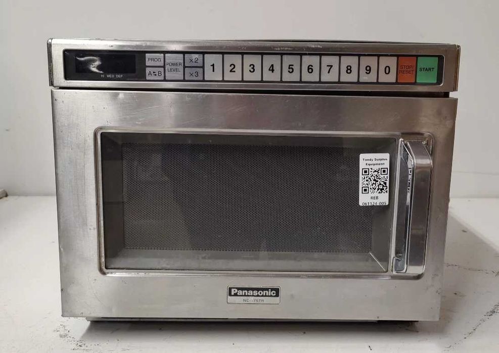 Panasonic 1.3 cubic foot 1200 watt microwave oven, used.