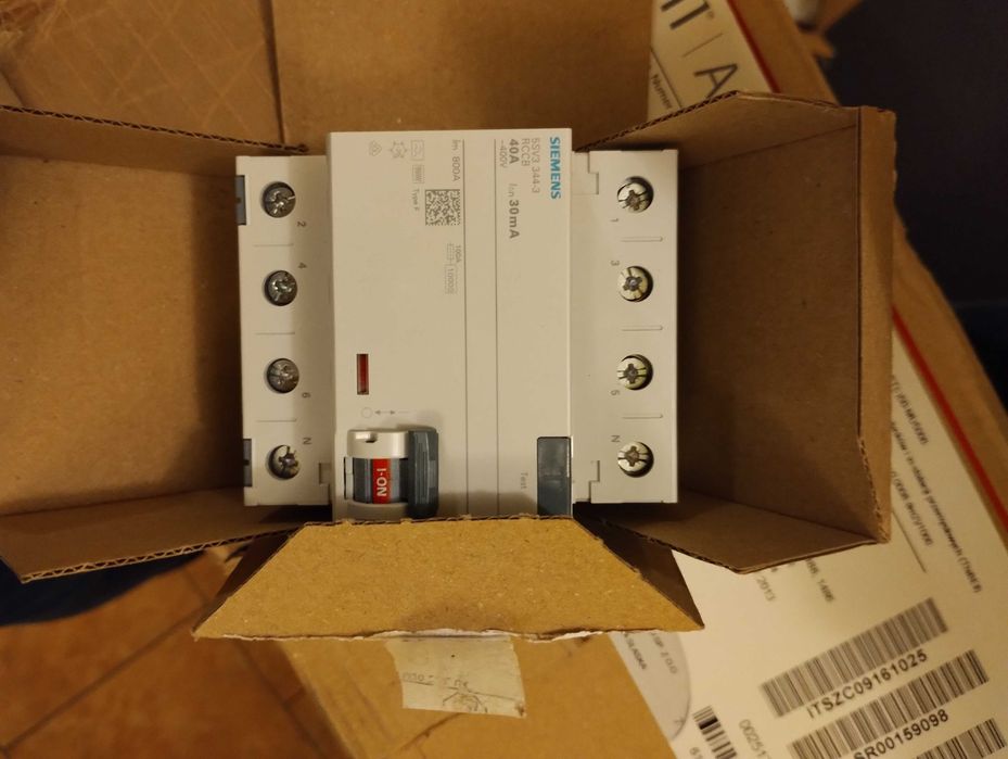 Wyłącznik rcb Siemens  typ F  3 fazowy nowy