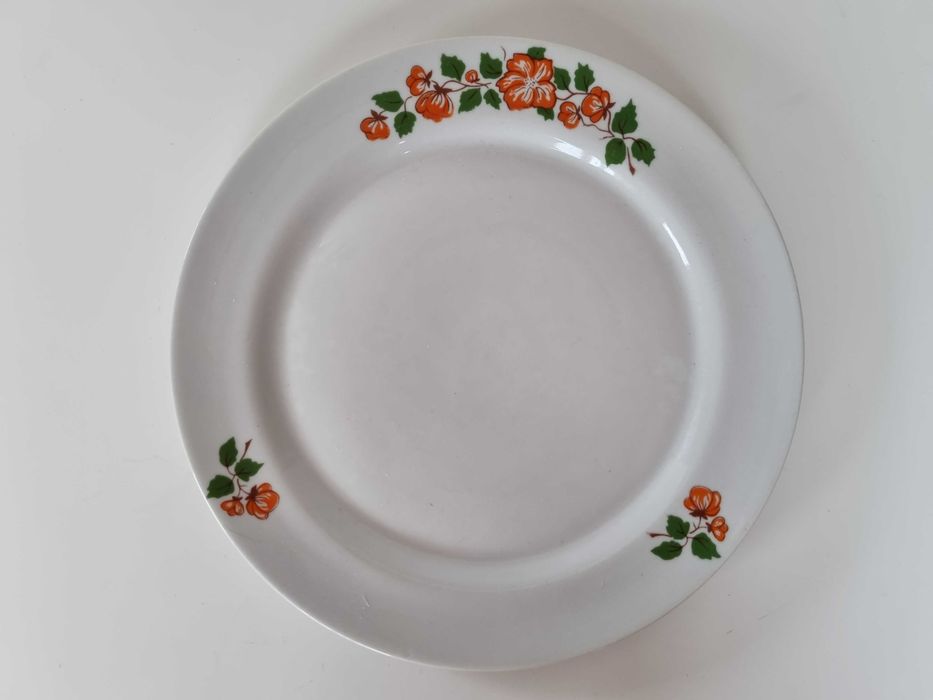 Lubiana talerz obiadowy w pomarańczowe kwiaty