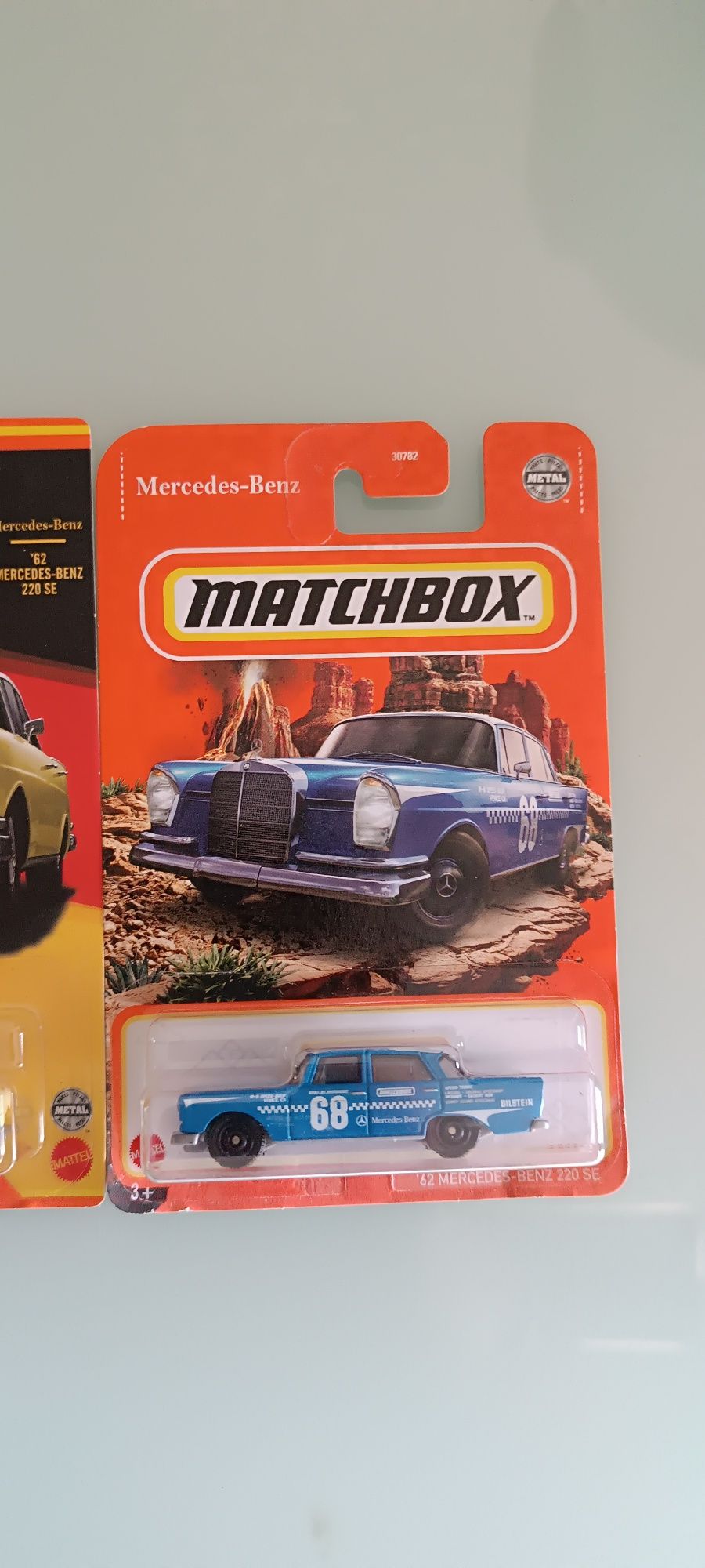 3 Mercedes 220SE