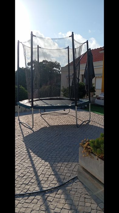 Trampolim com pouco uso