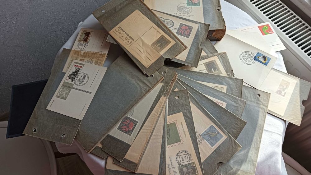 Stary klaser z pocztówkami + koperty+ znaczki . ZFP. Ruch Warszawa