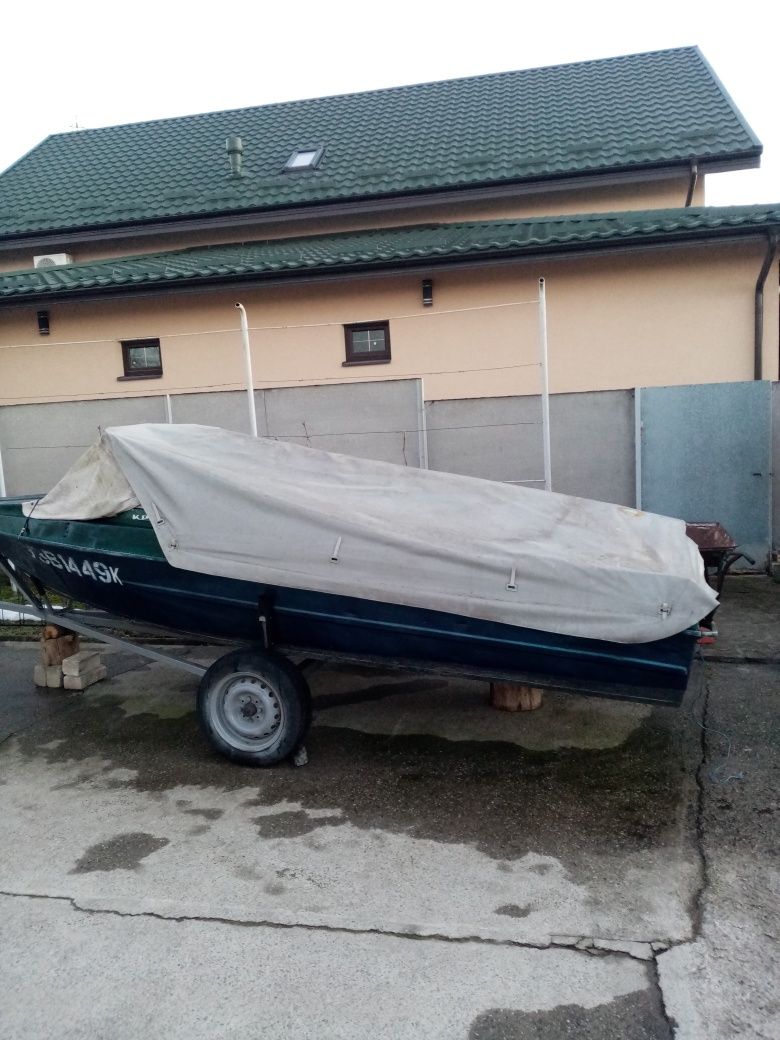 Продам Лодку "Крим"с мотором.