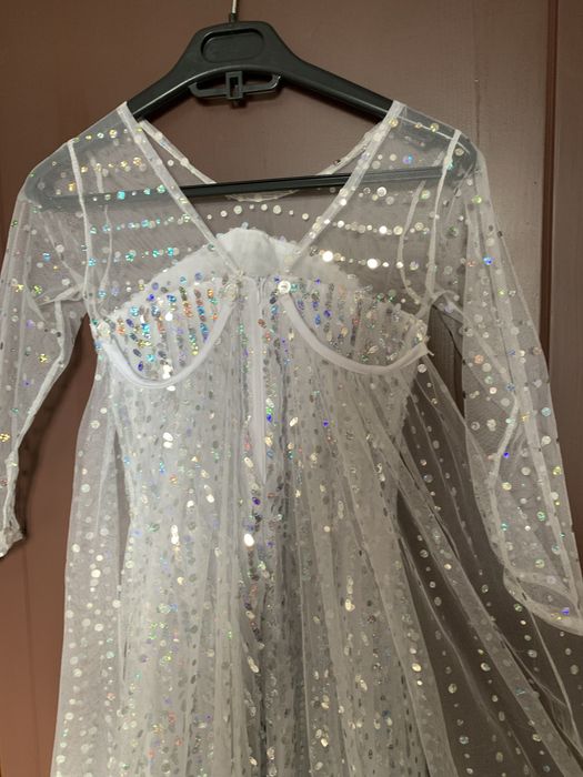 Плаття принцеси з паєтками і шлейфом