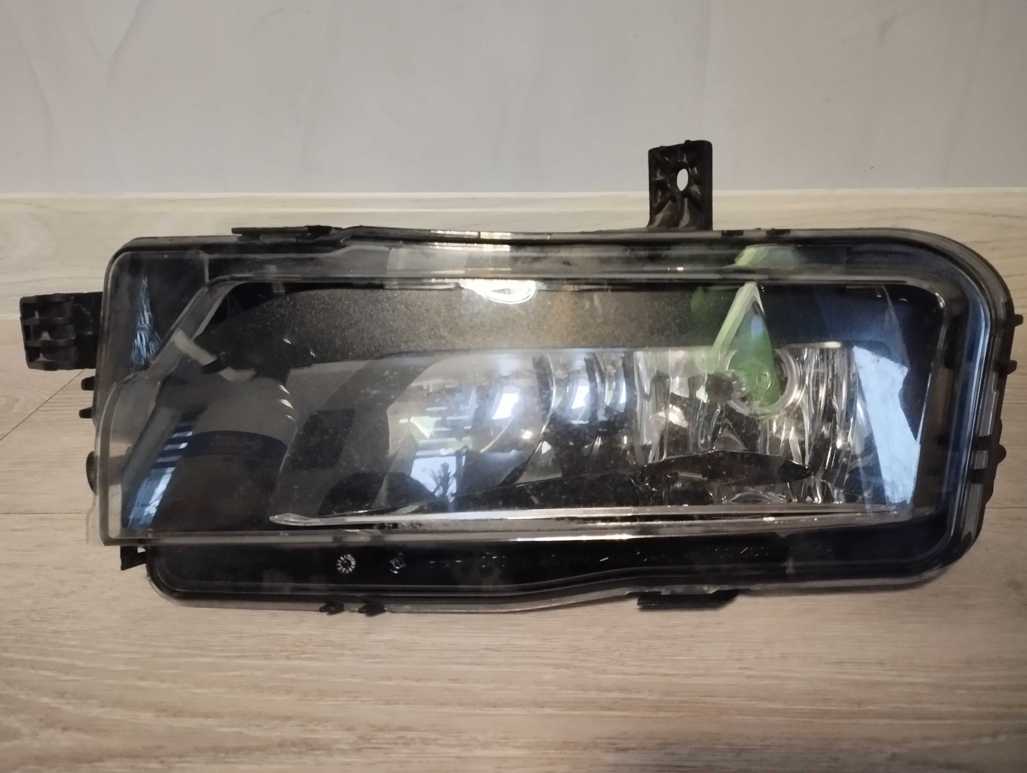 Lampa  VW Caddy halogen lewy strona lewa ]